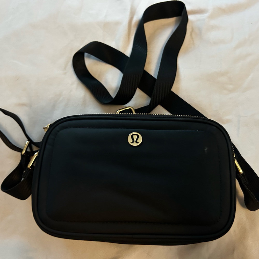 Lululemon Crossbody Camera Bag (black and gold)